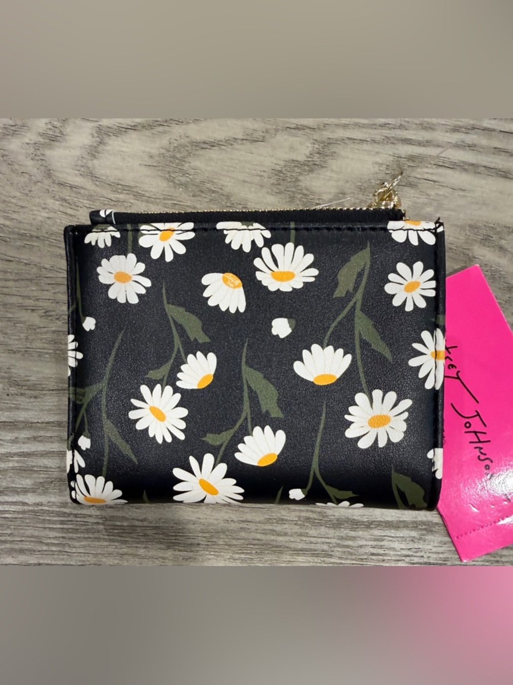 Betsey Johnson NWT Black Daisy Print Wallet with Yellow Trim - Picture 2 of 4